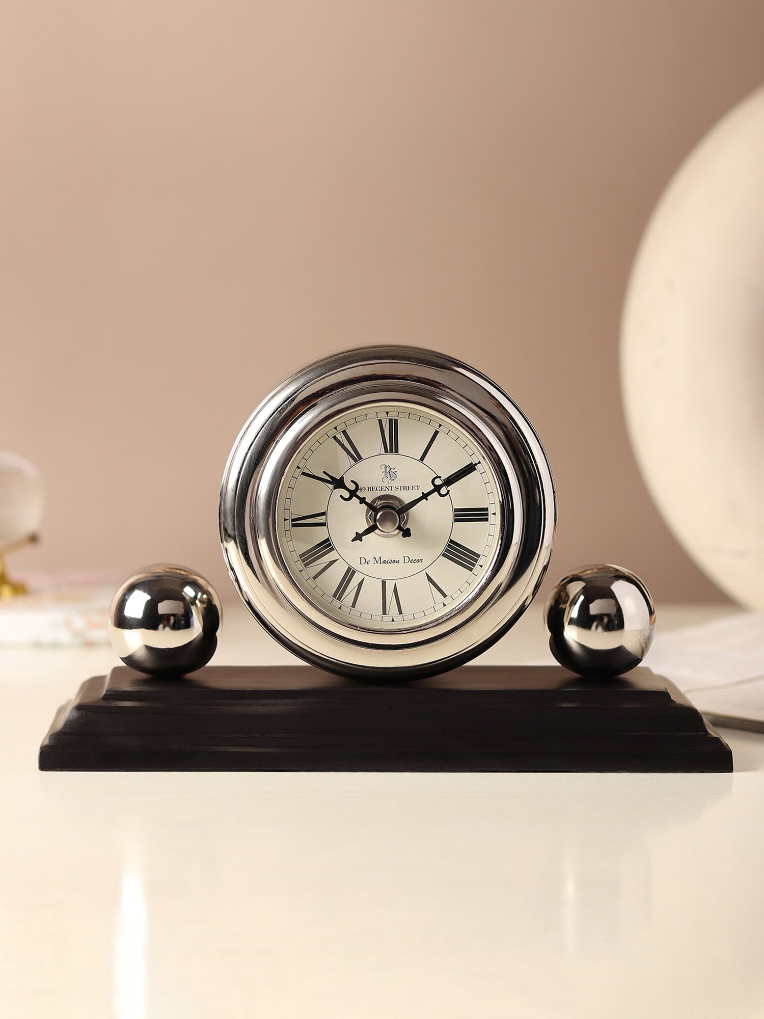 Orbitron table clock