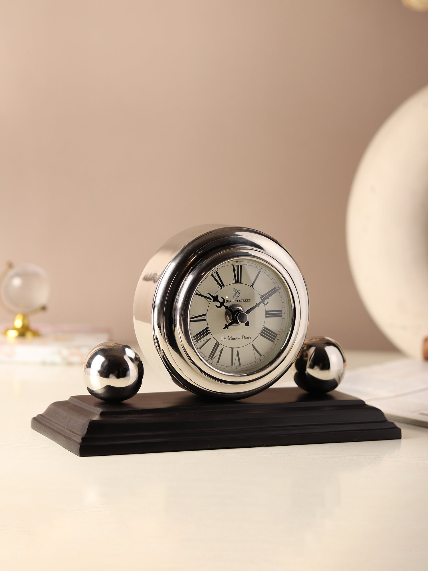 Orbitron table clock