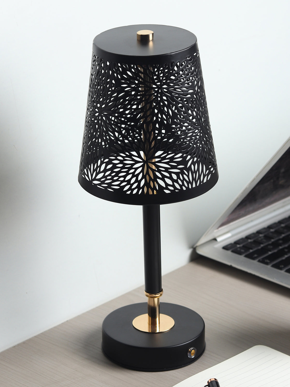 Veyra Black Metal Table Lamp