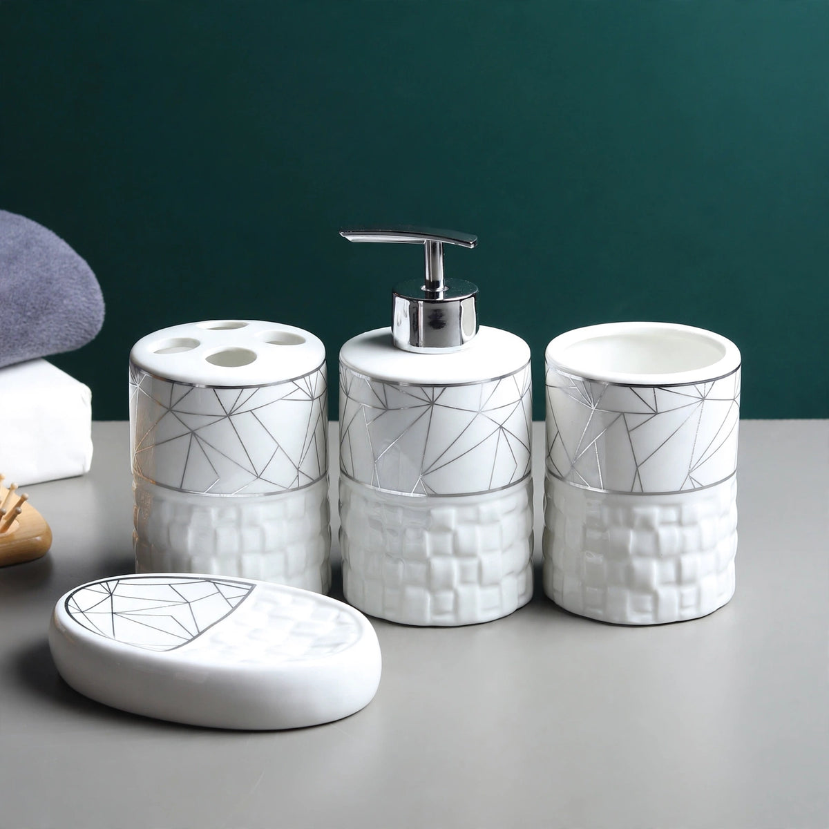 Gridelle Bathroom Set of 4 Silver