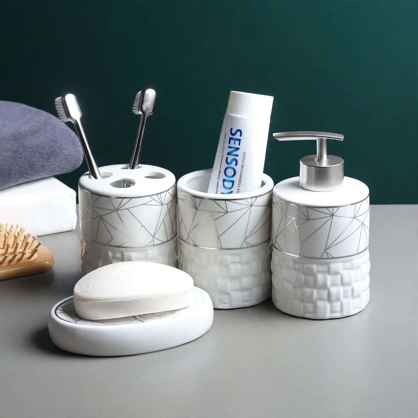 Gridelle Bathroom Set of 4 Silver