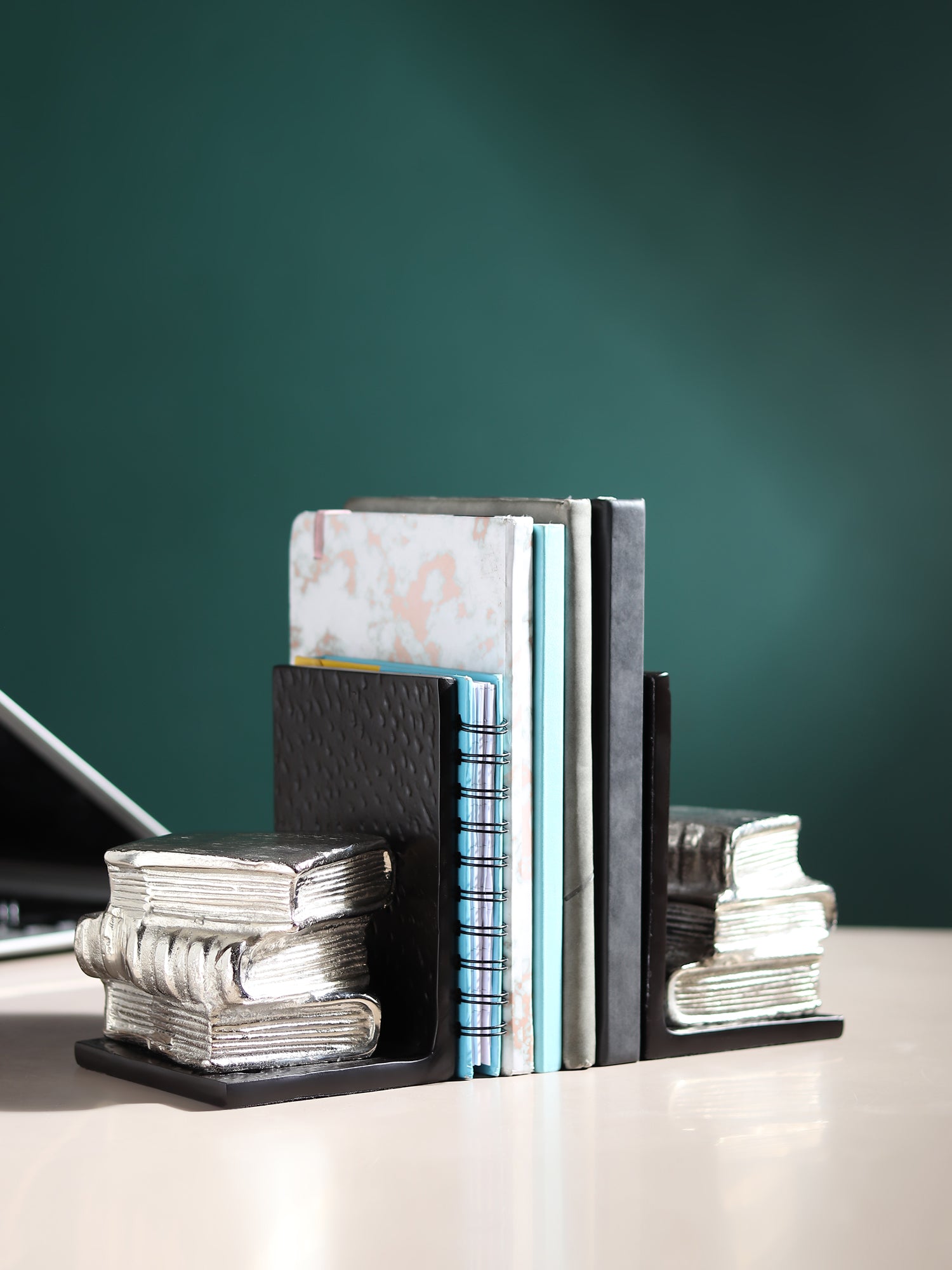 Dante’s bookend in Silver and Black