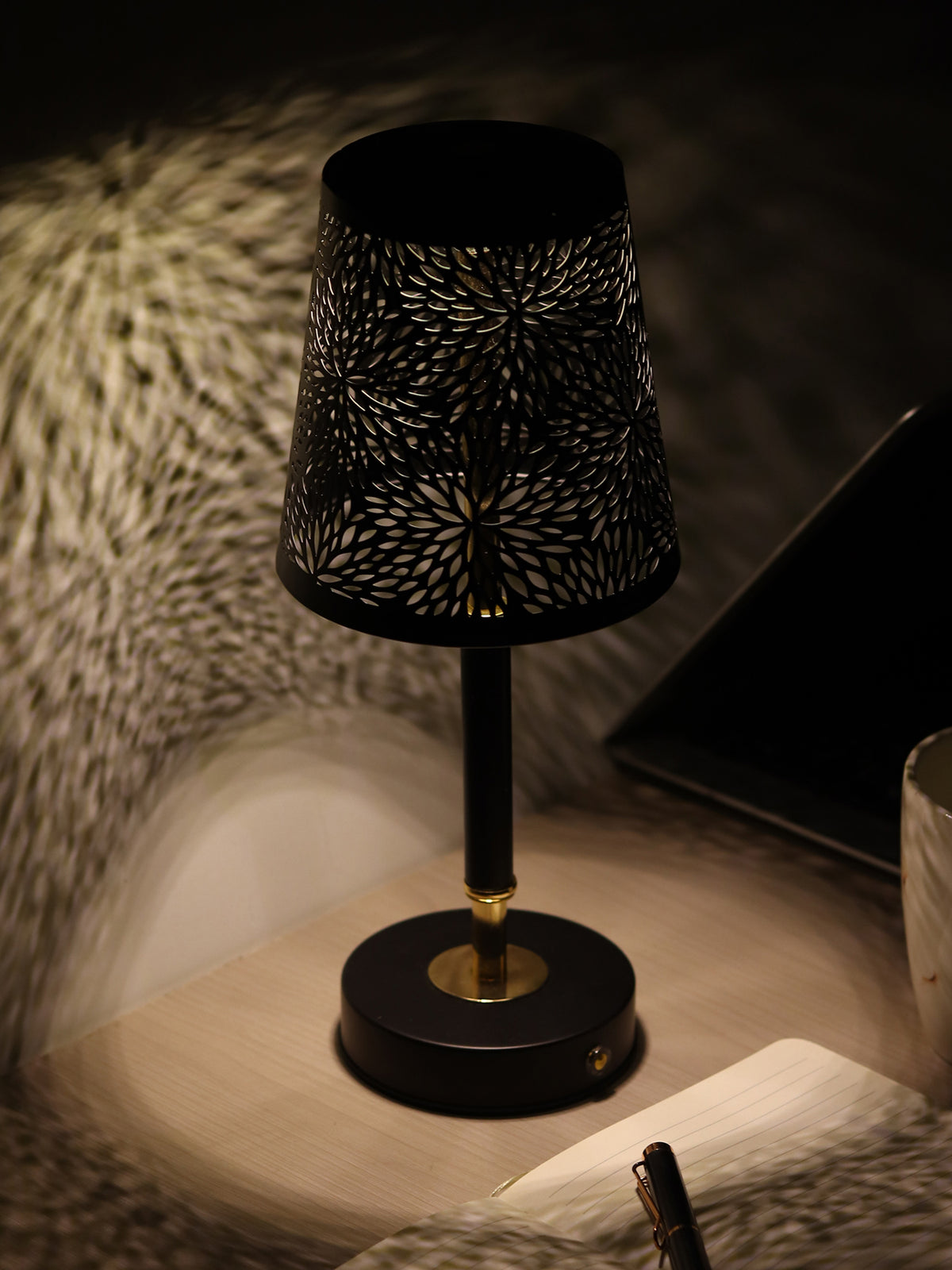 Veyra Black Metal Table Lamp