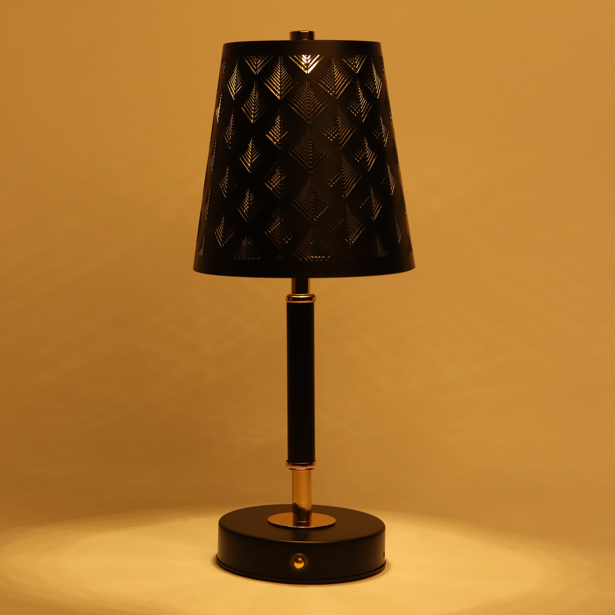 Cavelle Black Table Lamp