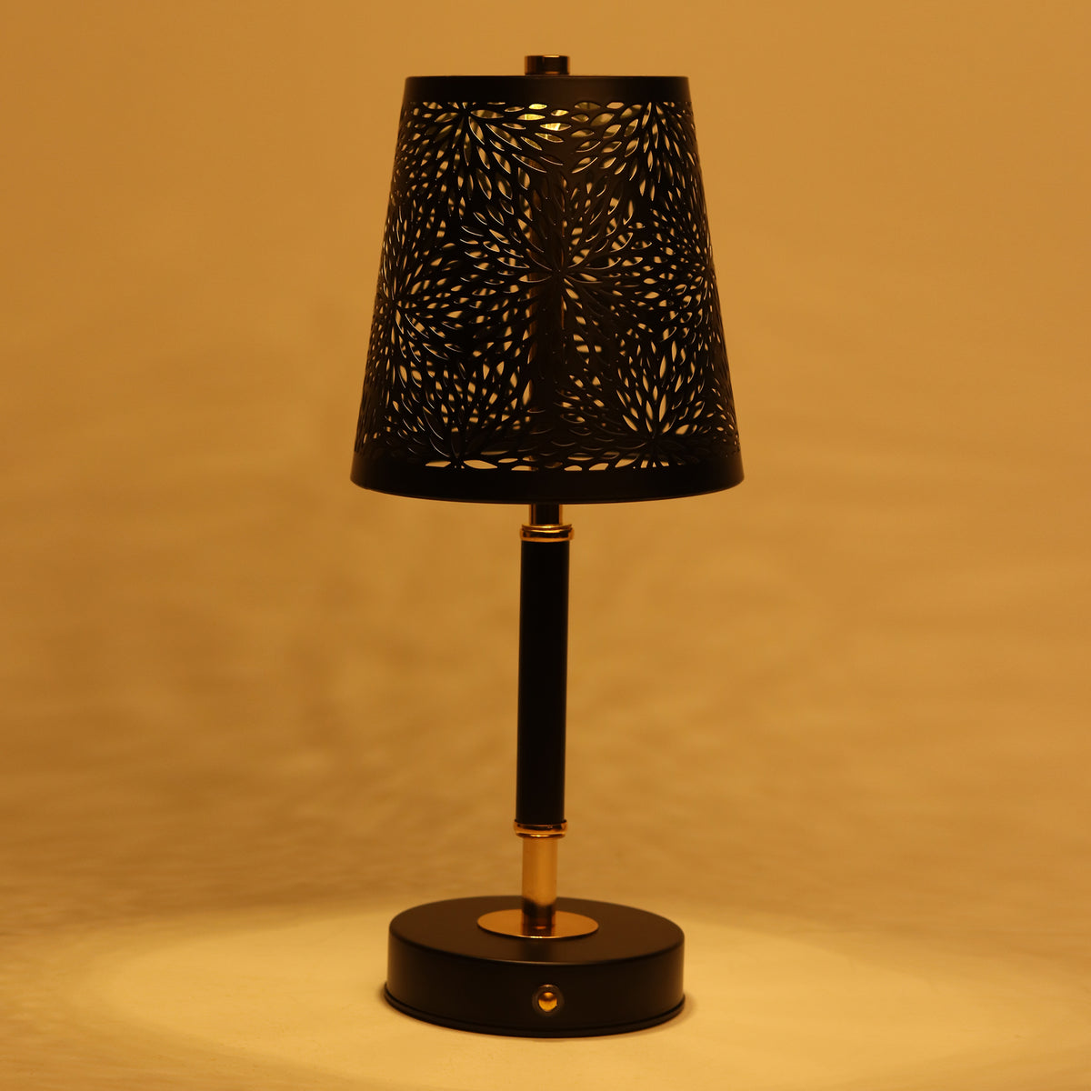 Veyra Black Metal Table Lamp