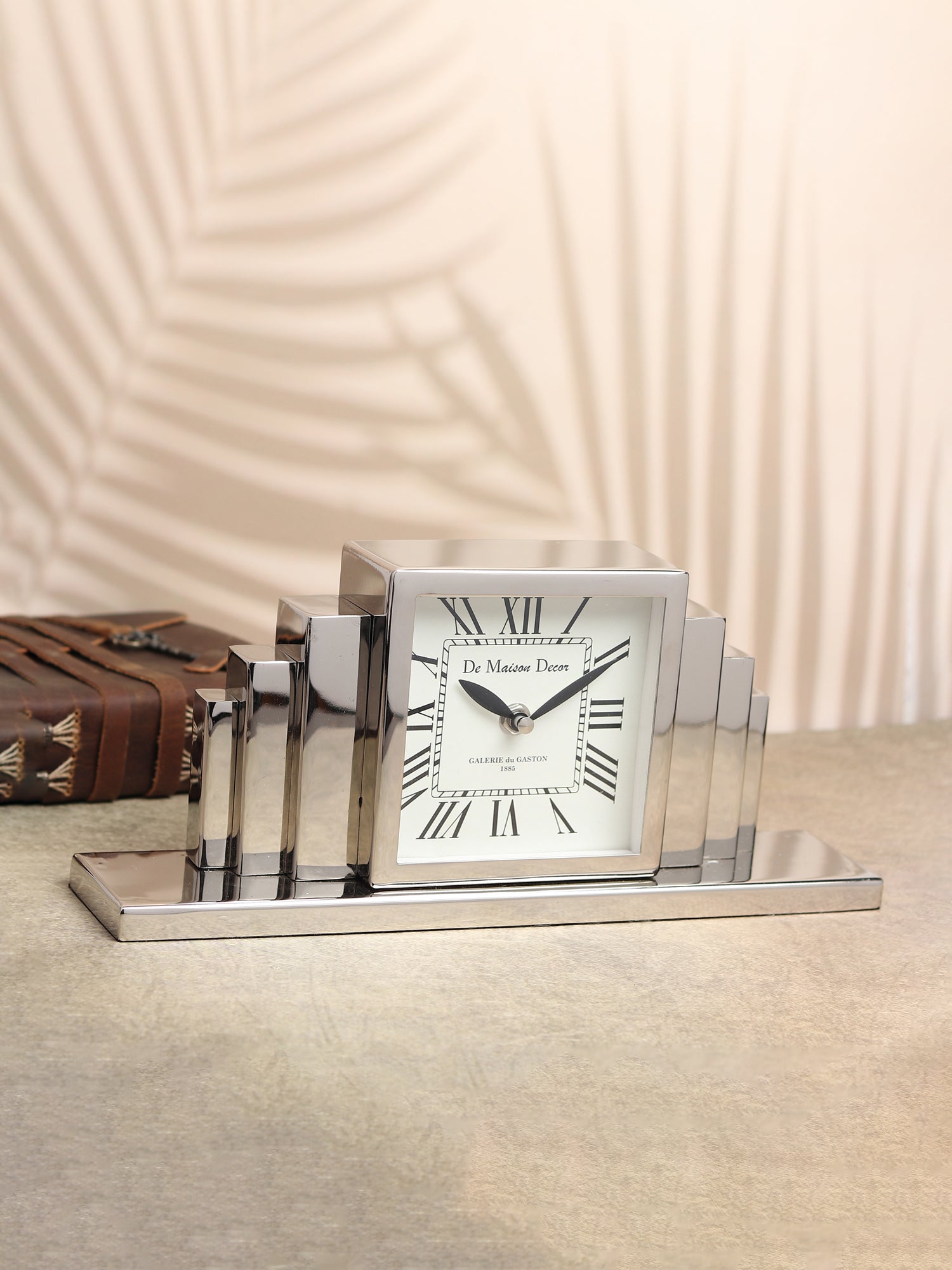 Metropolitan Marvel table clock