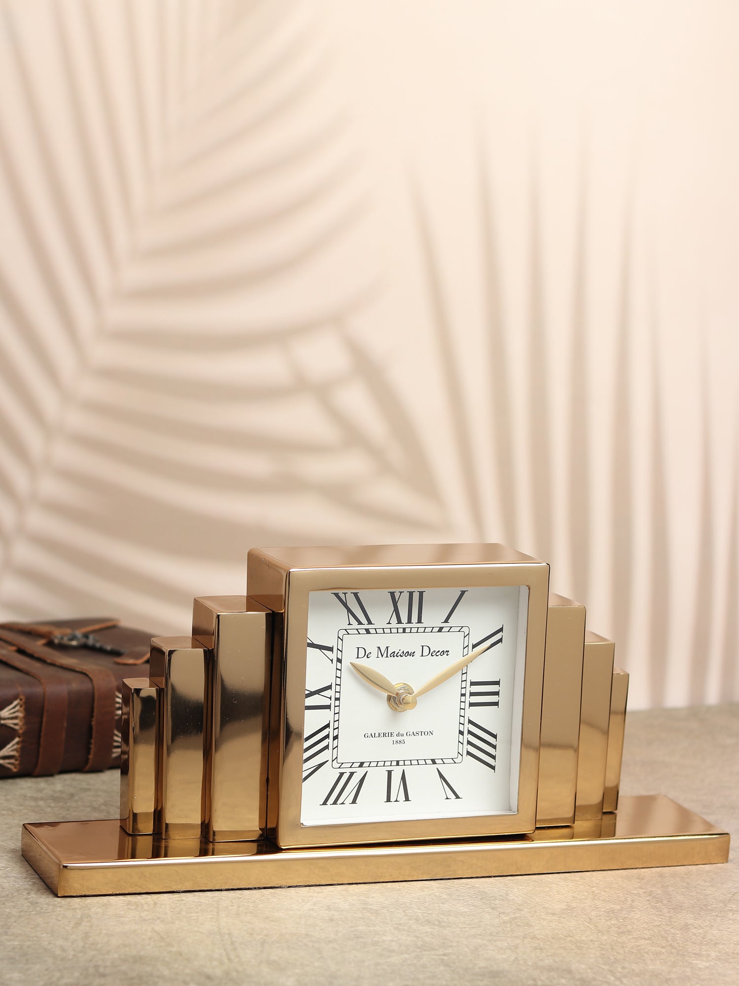 Metropolitan Marvel table clock