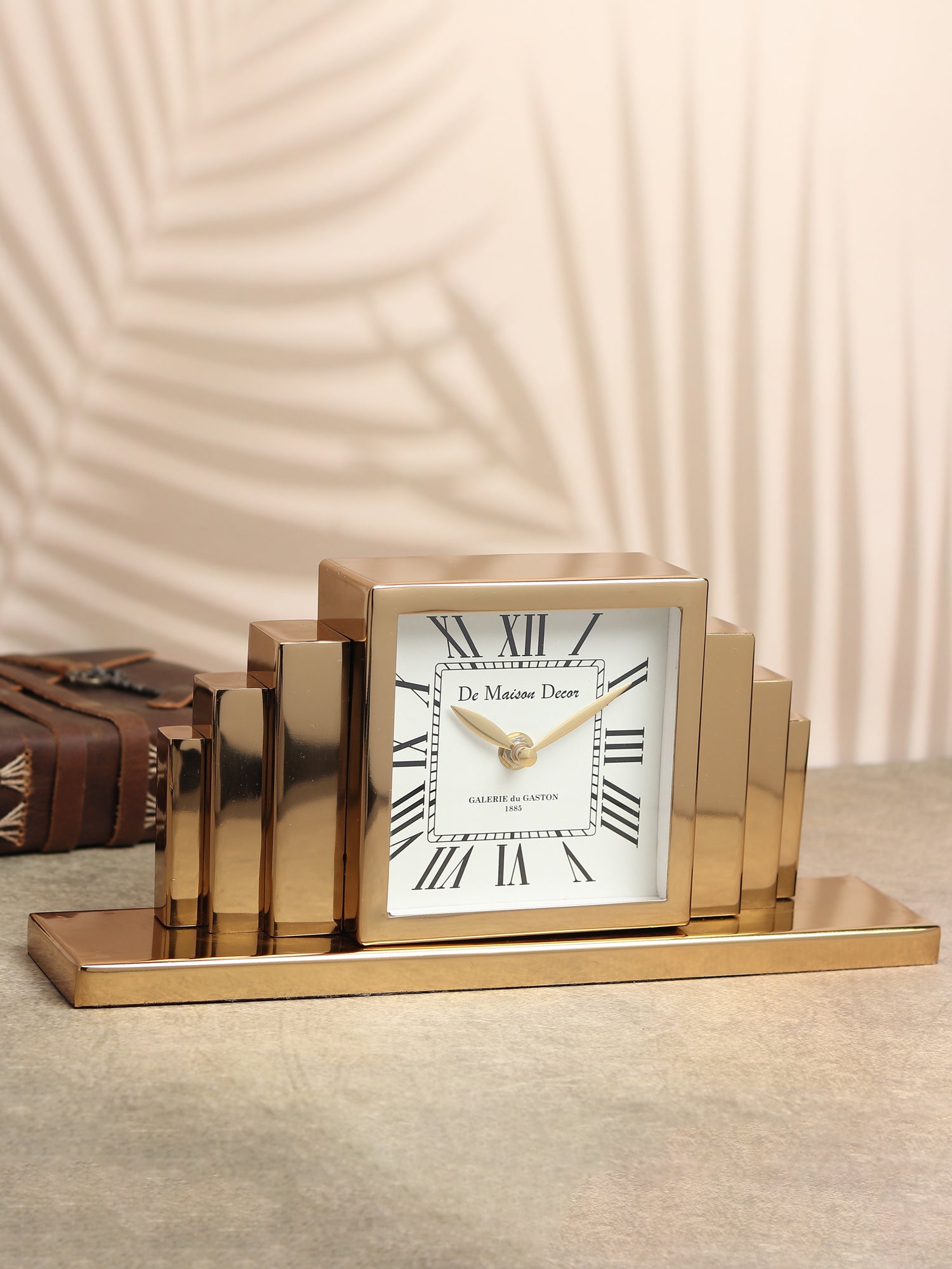 Metropolitan Marvel table clock