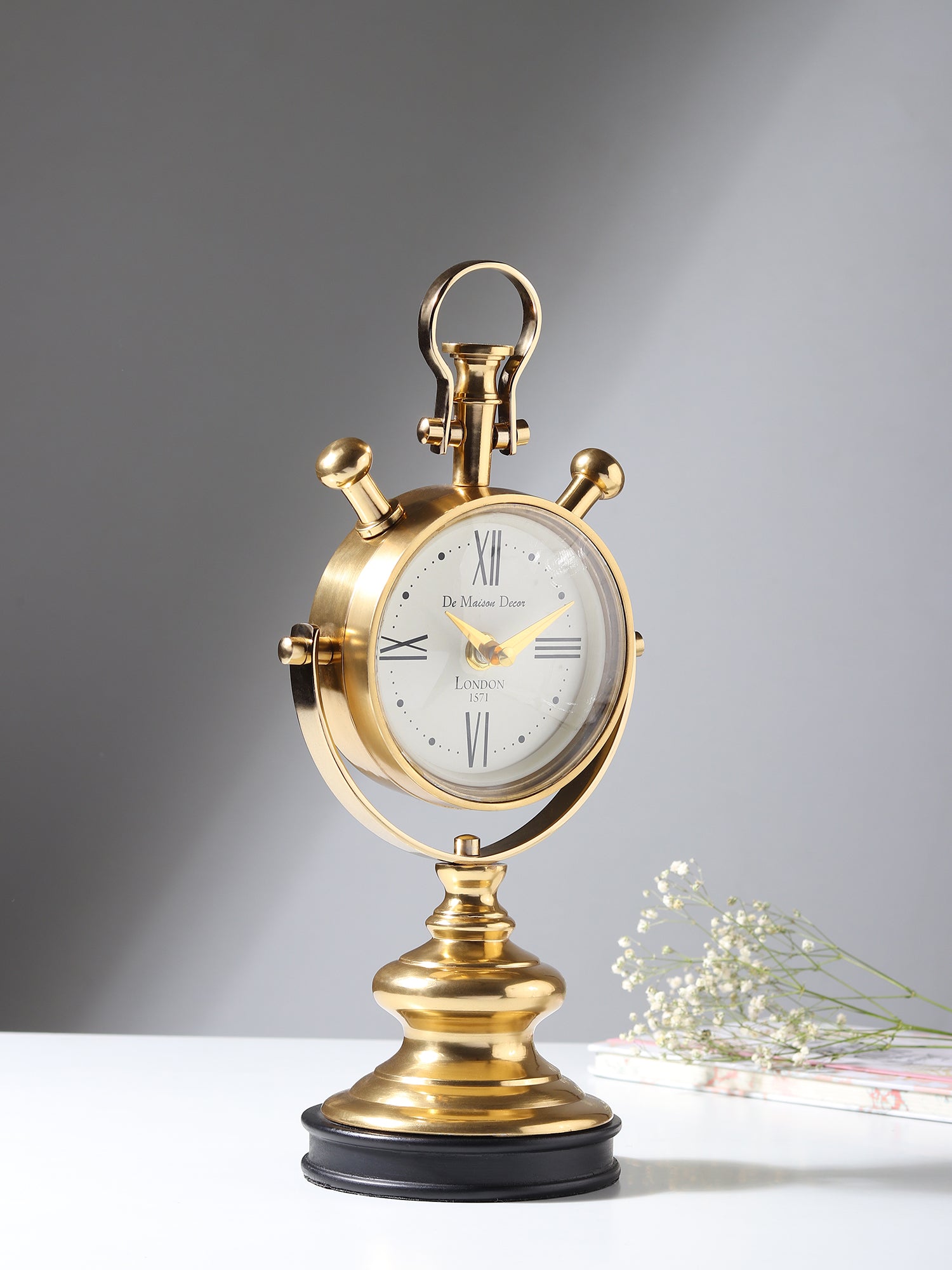 Aristotime Table clock in Gold
