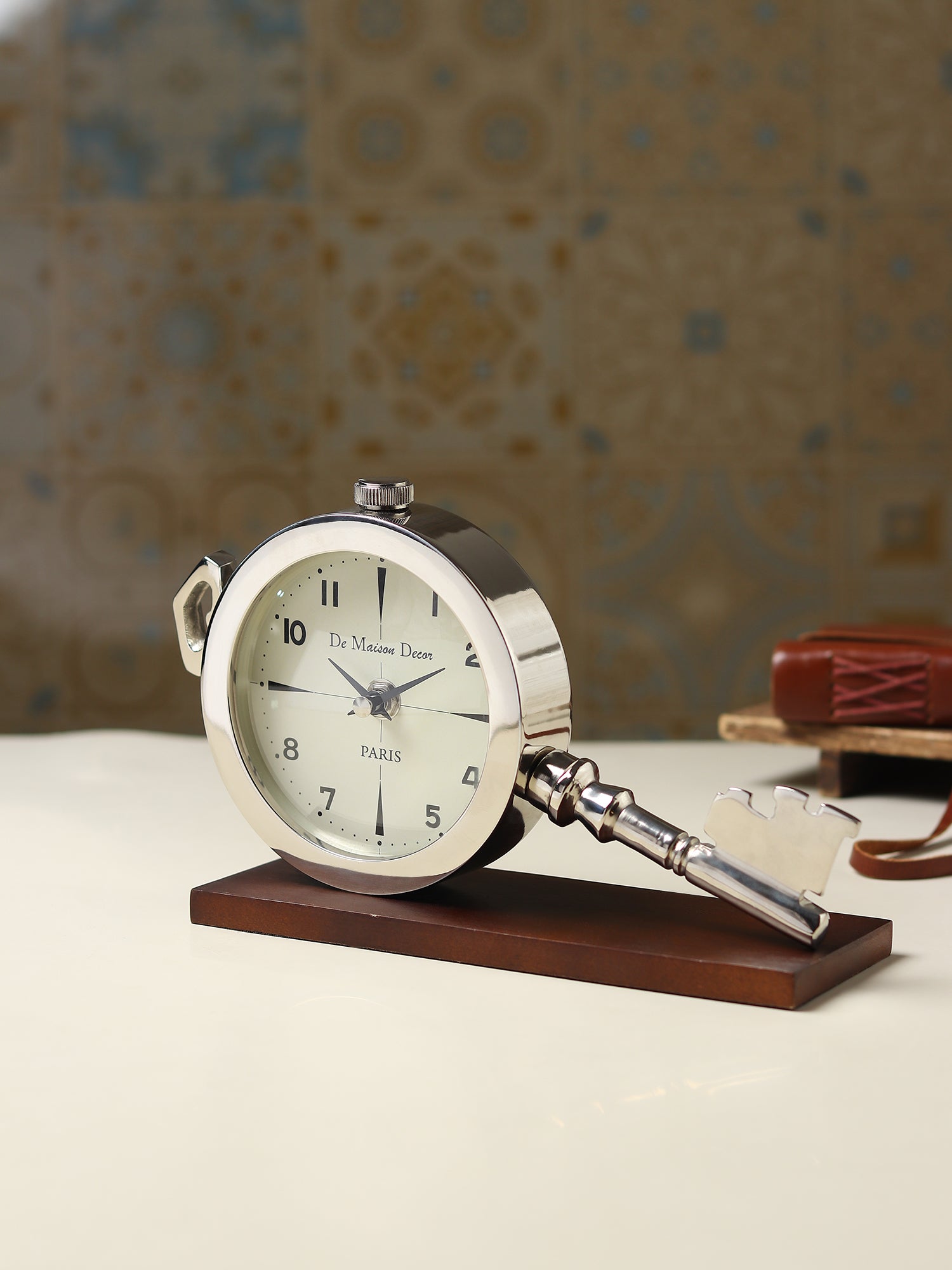 Areios Table clock in Silver