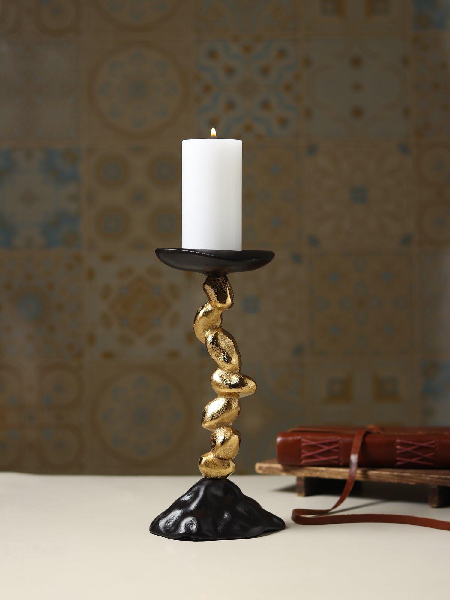Stones Orivia Candle Holder Small Black