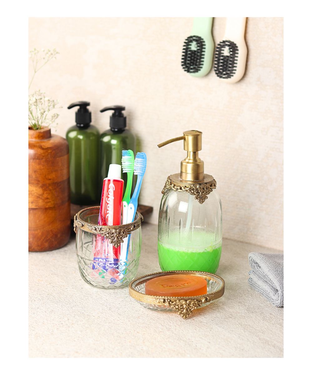 Regal Brass Accents Bathroom Set in Antique Gold Finish