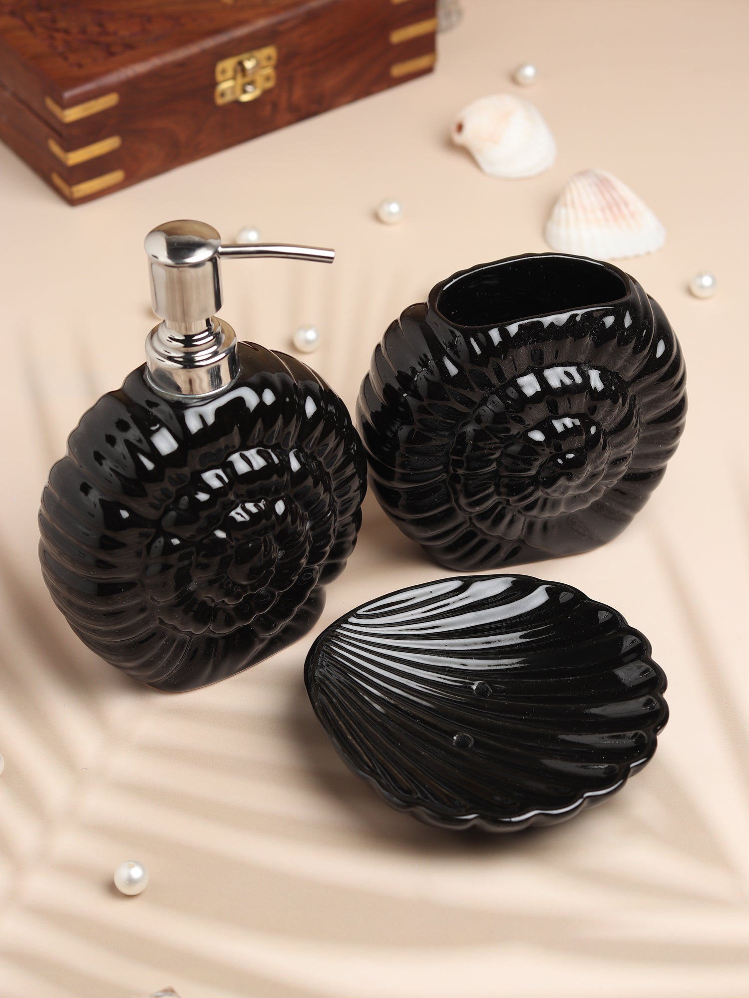 Shell Serenity Ceramic Bath Set in Black