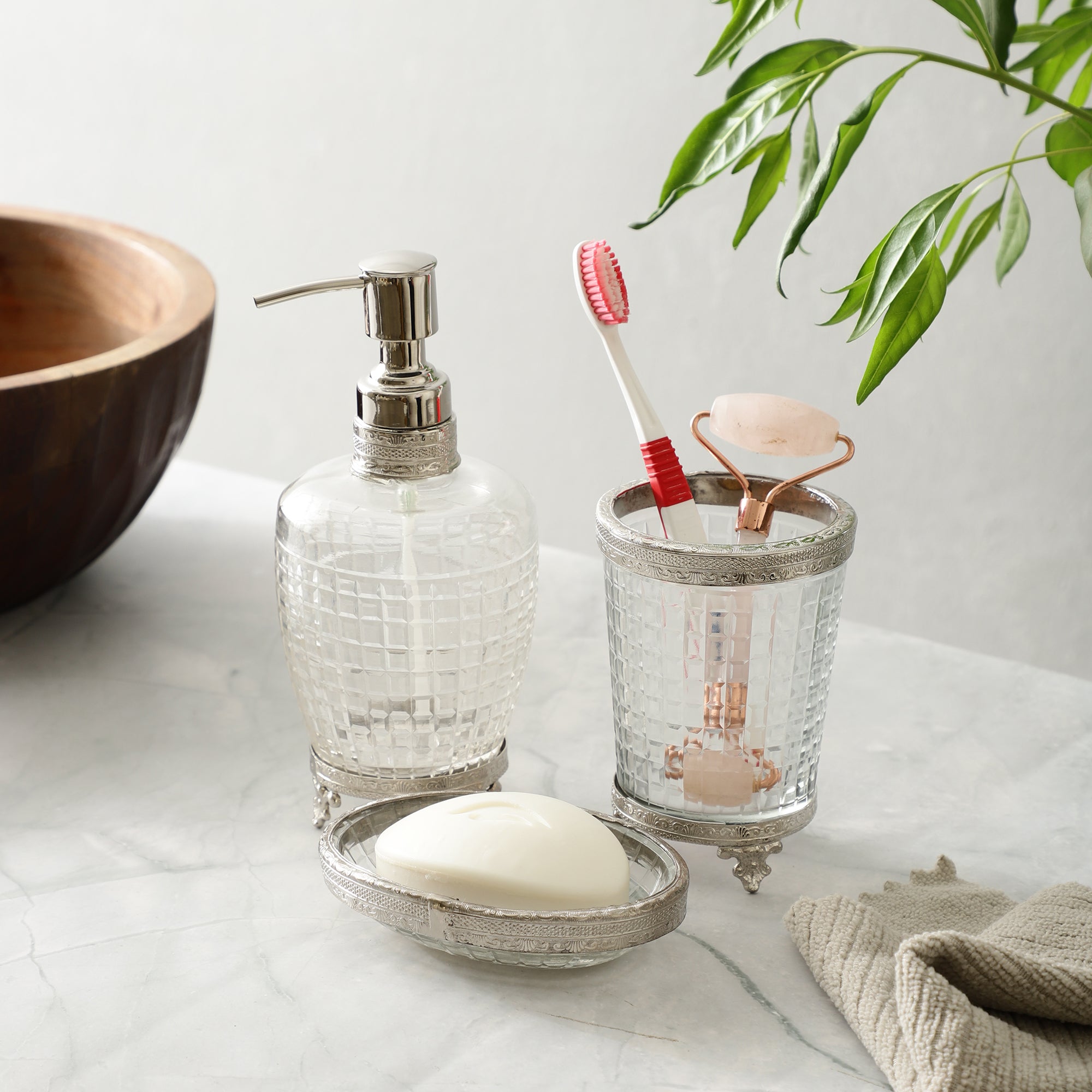 Alteza crystal Cut bathroom set in Silver