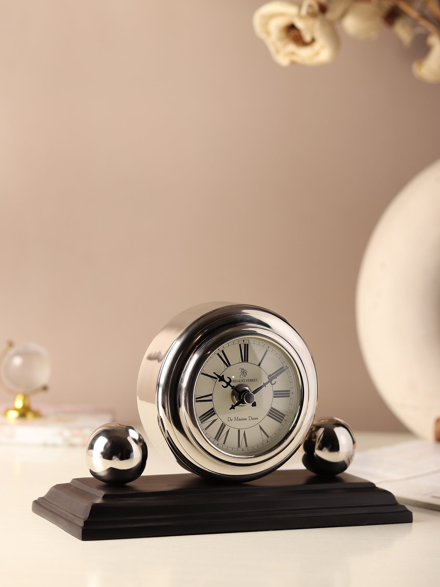Orbitron table clock in Silver