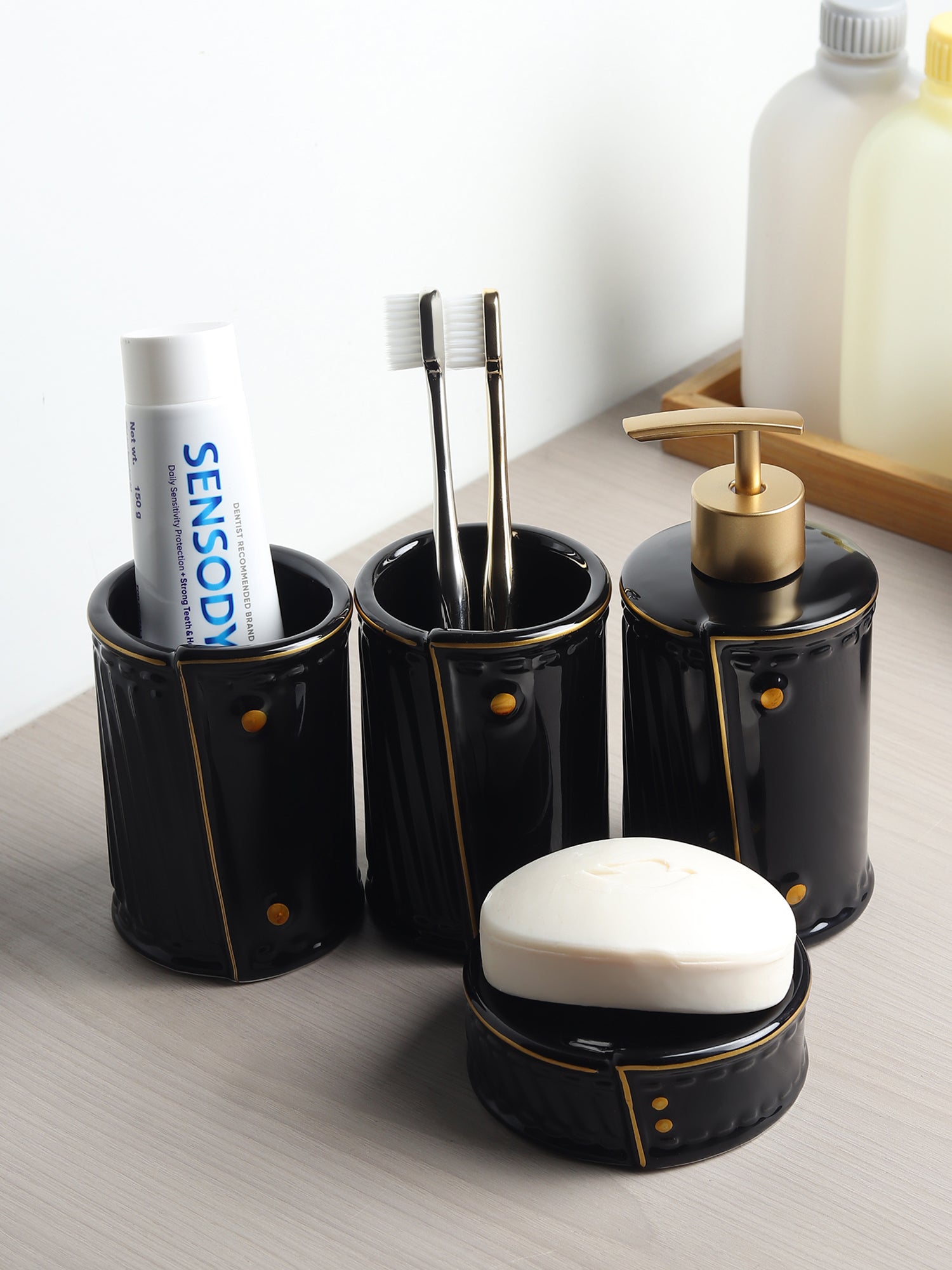 Dapper Bathroom Set of 4 Black