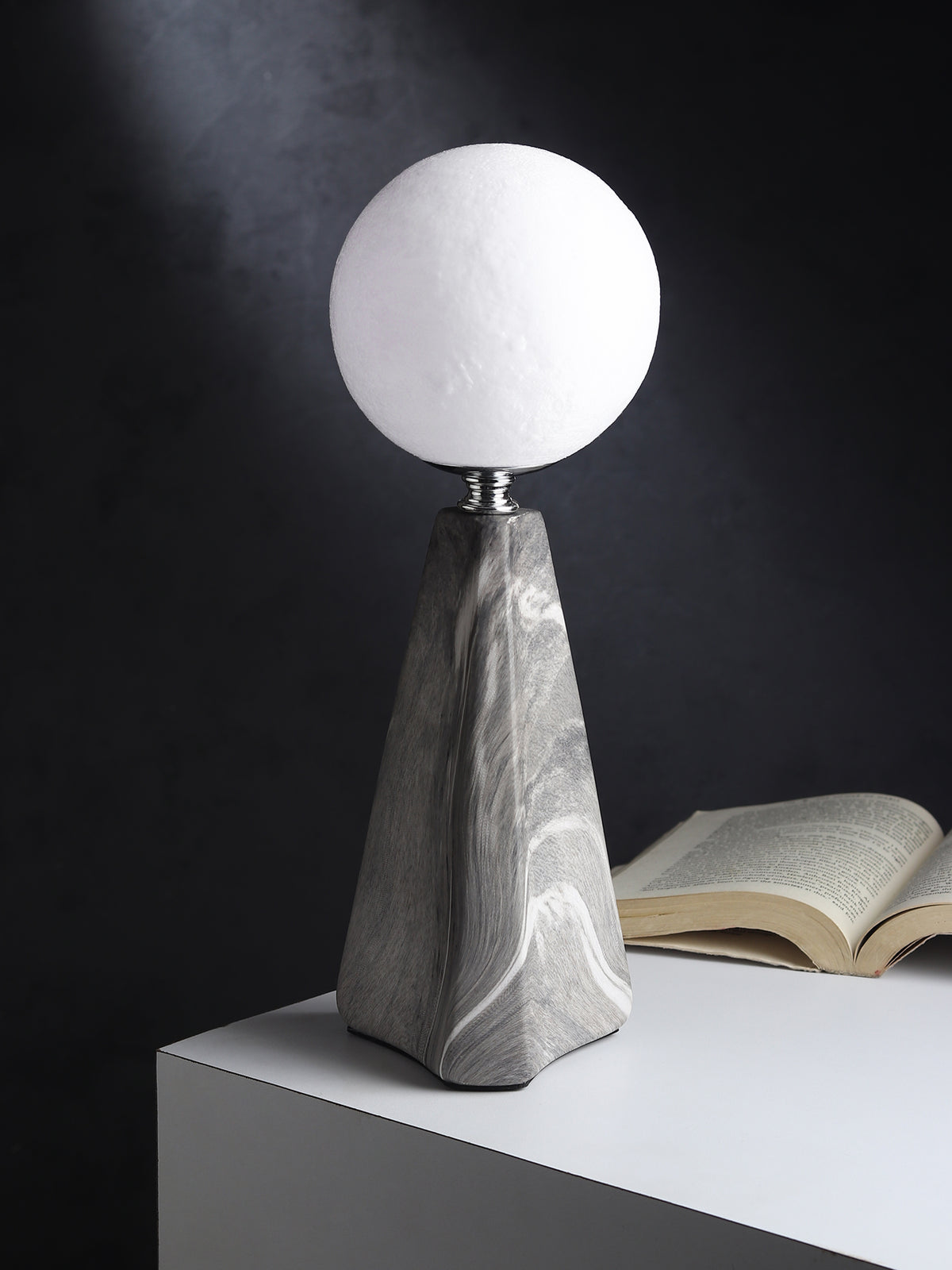 Slope Forme Grey Table lamp