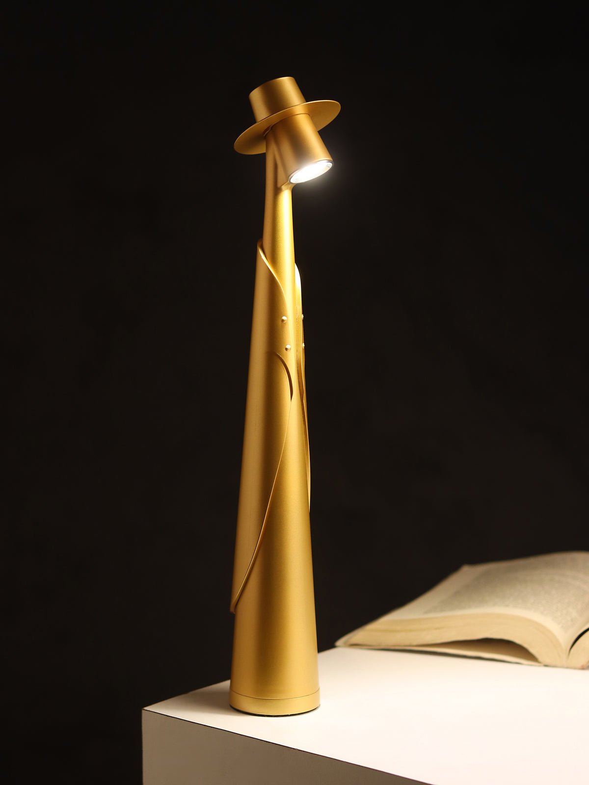 Baron Fedora Gold Table Lamp
