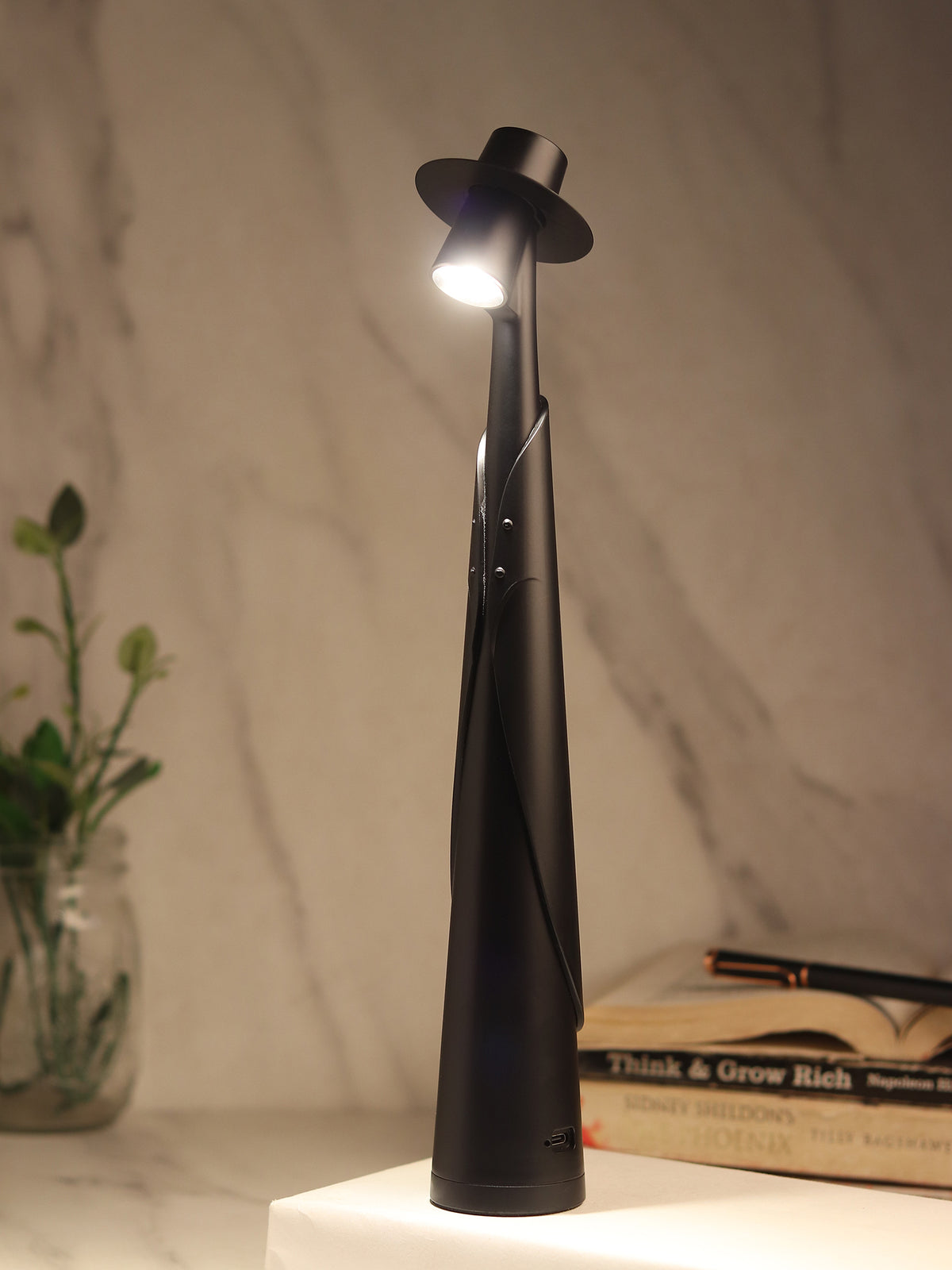 Baron Fedora Black Lamp