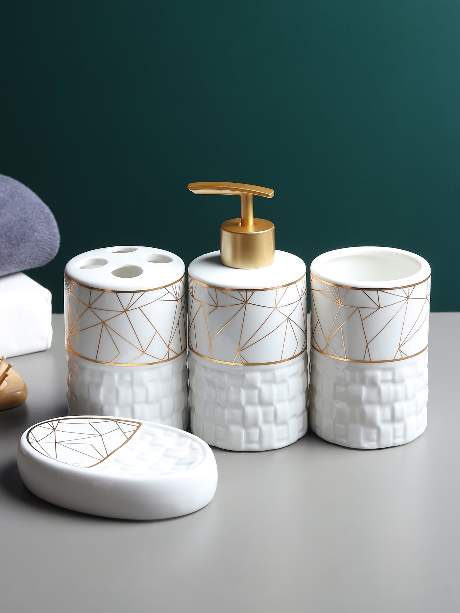 Gridelle Bathroom Set of 4 Gold