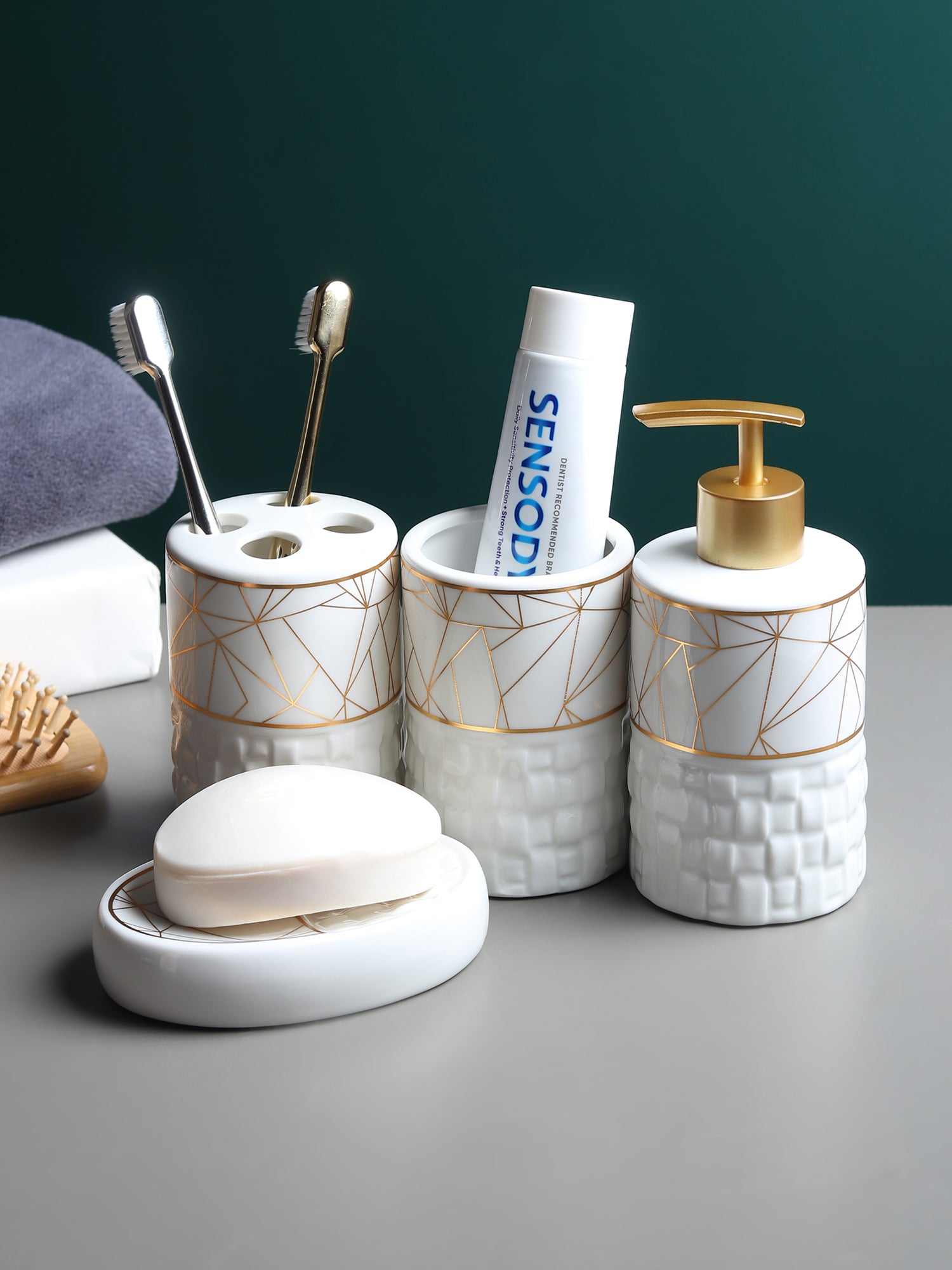 Gridelle Bathroom Set of 4 Gold