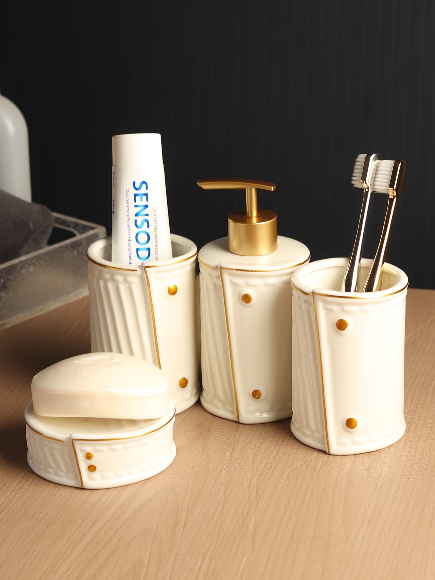 Dapper Bathroom Set of 4 White