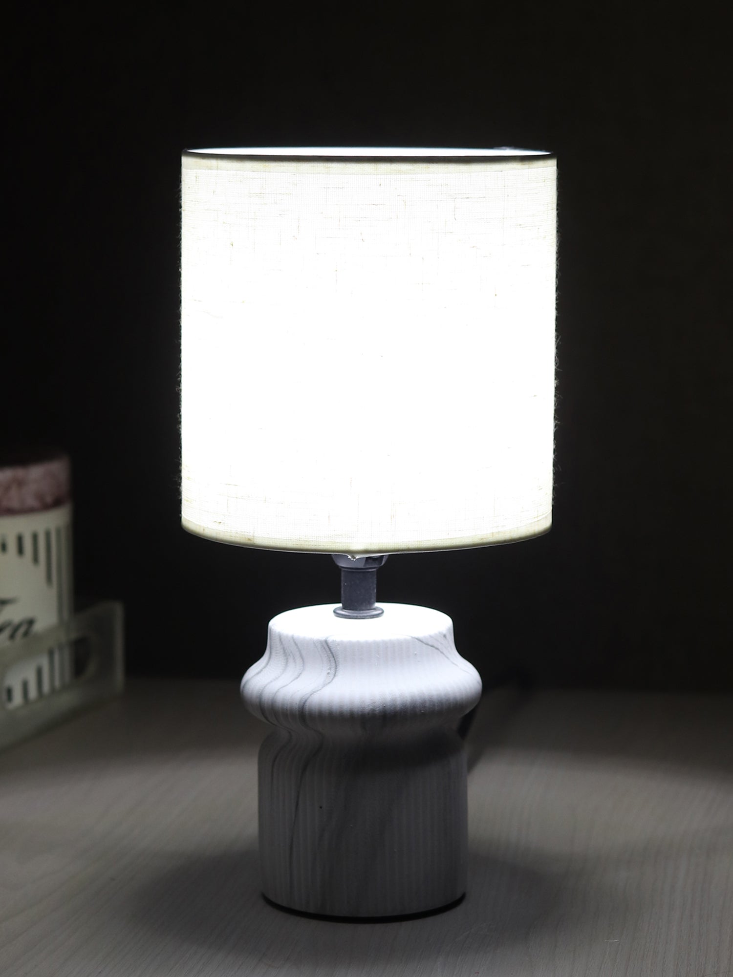 Ruffle Forme Grey Table Lamp