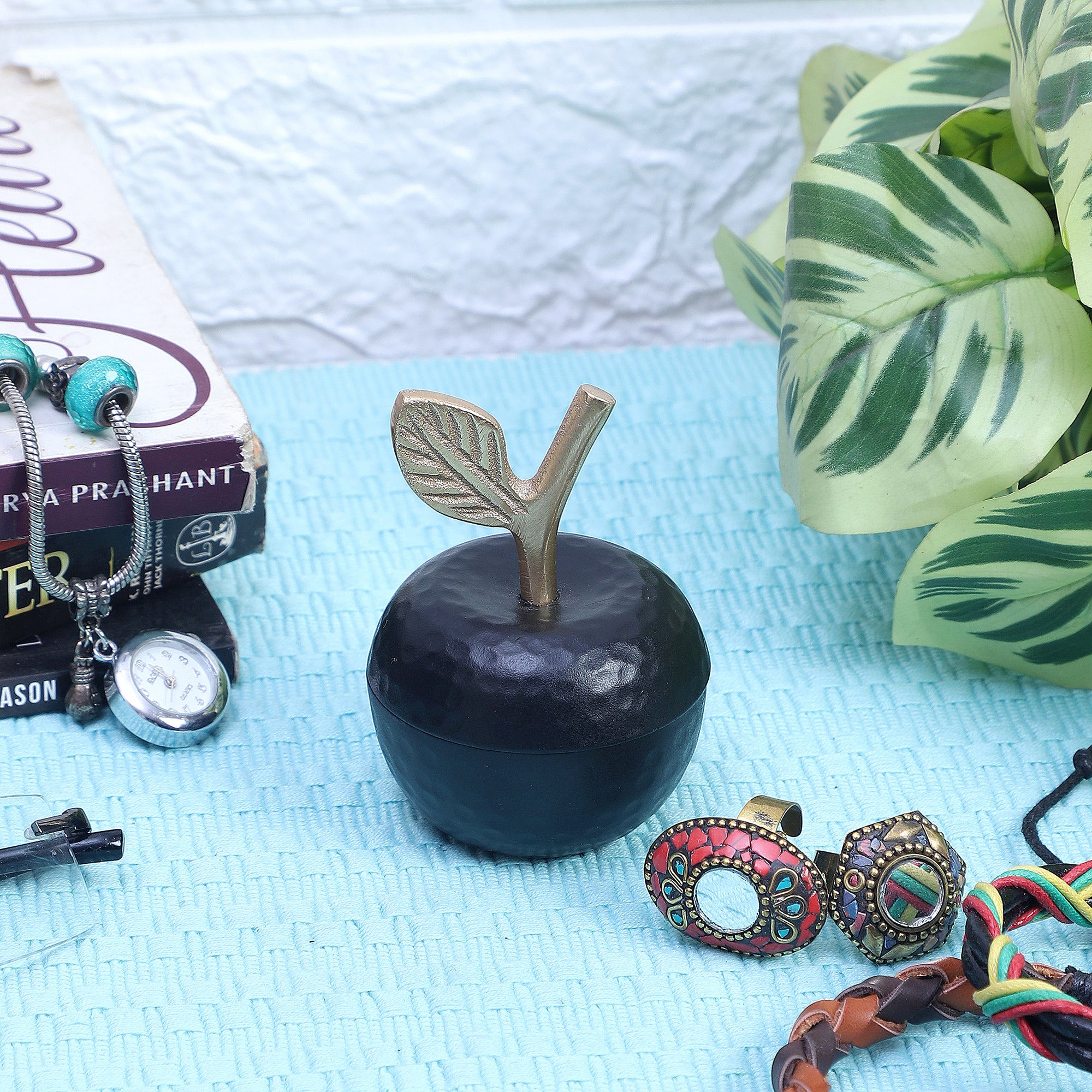 The Black Apple Small size