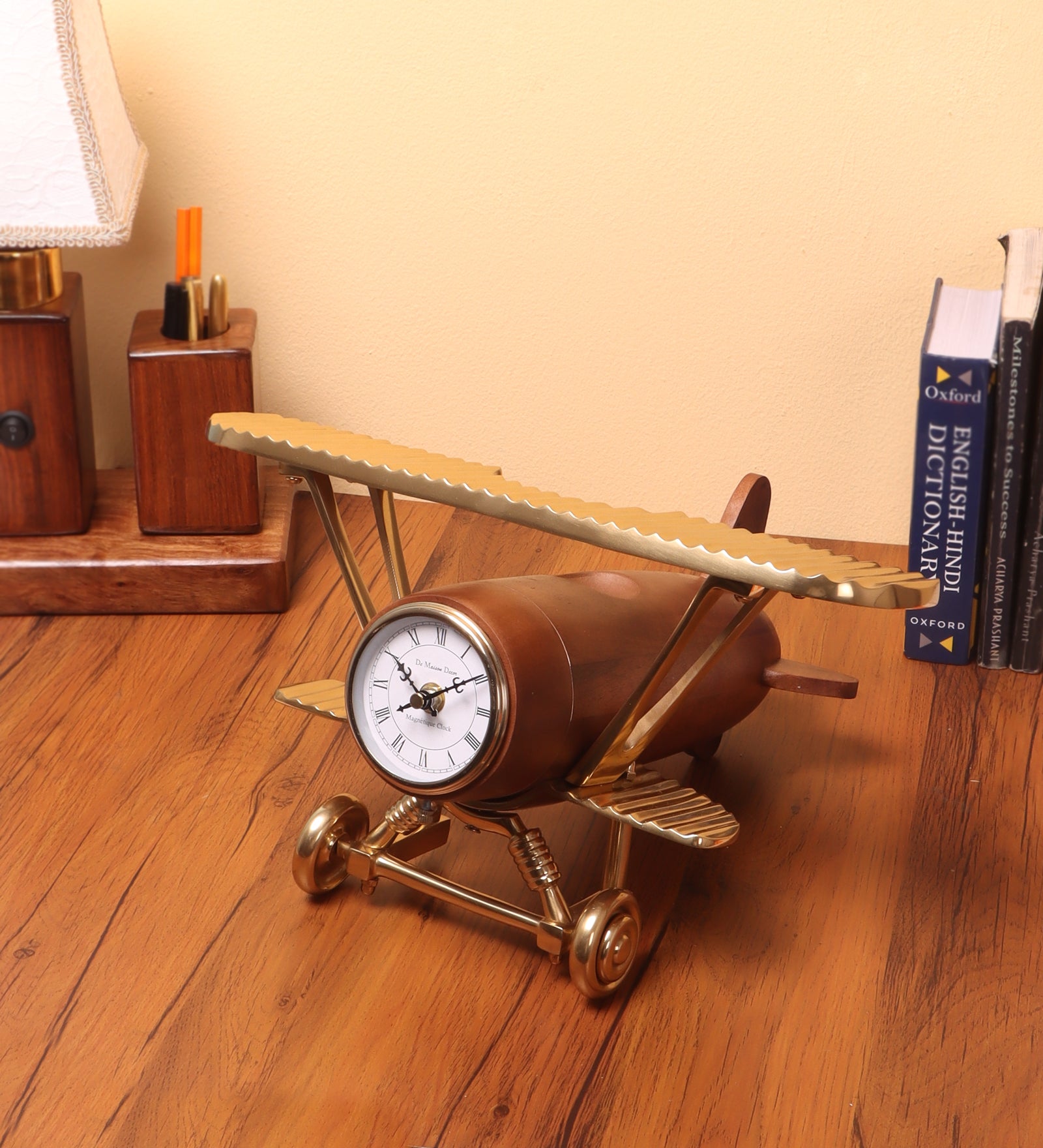 Meridian’s Sentinel table clock Gold
