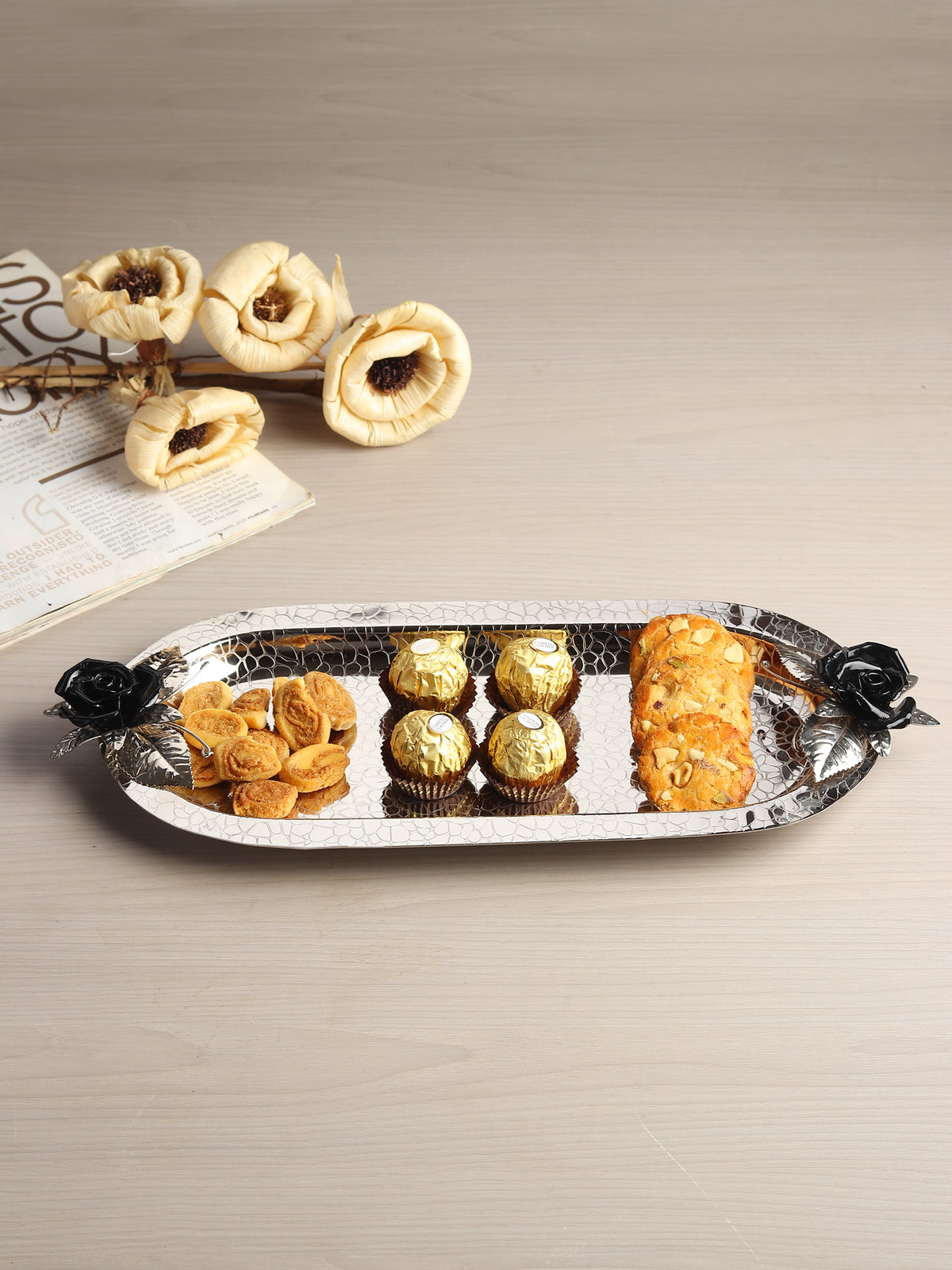 Petal Eclat Black Oval Tray