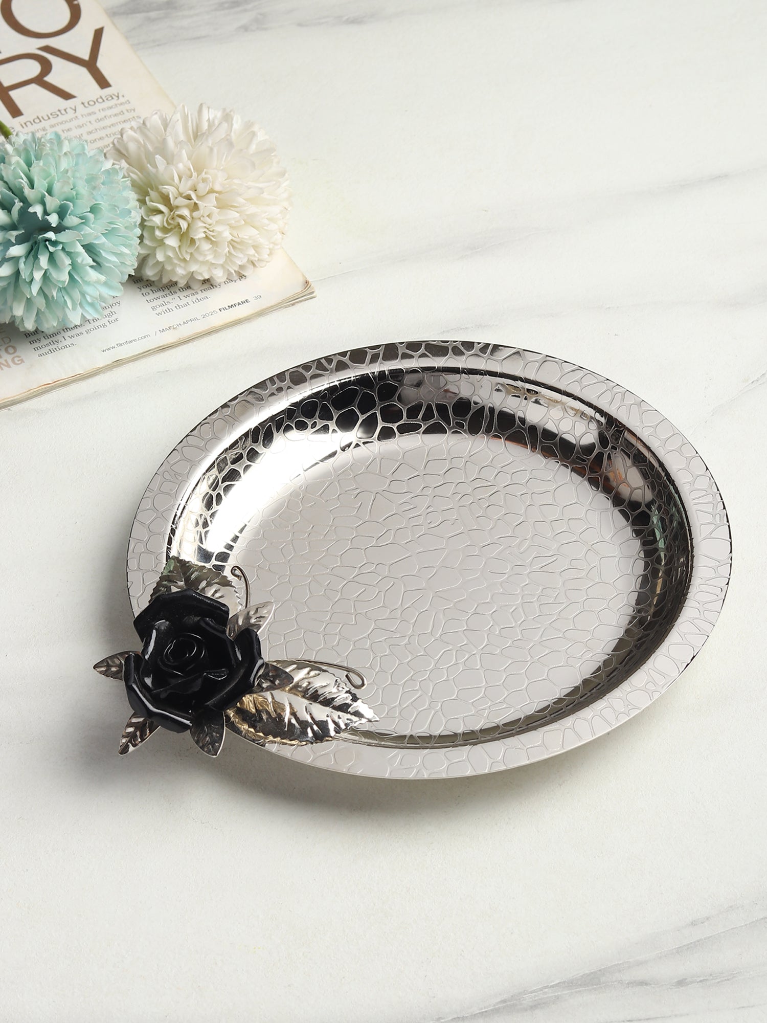 Petal Eclat Black Circle Plate