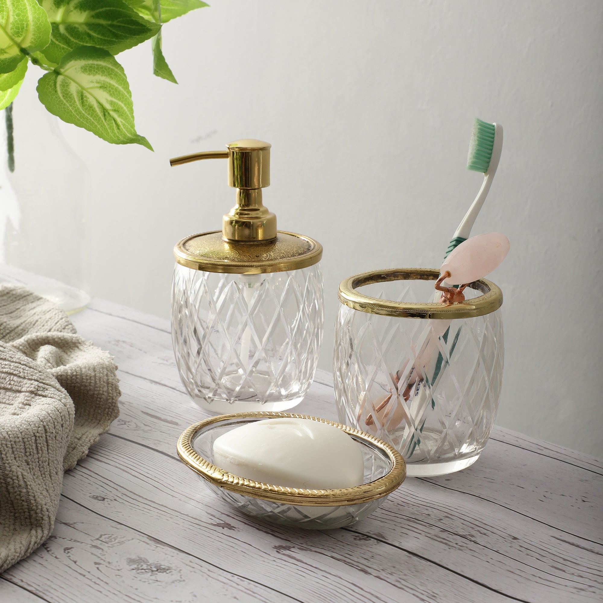 Olivia Diamond Crystal Cut bathroom