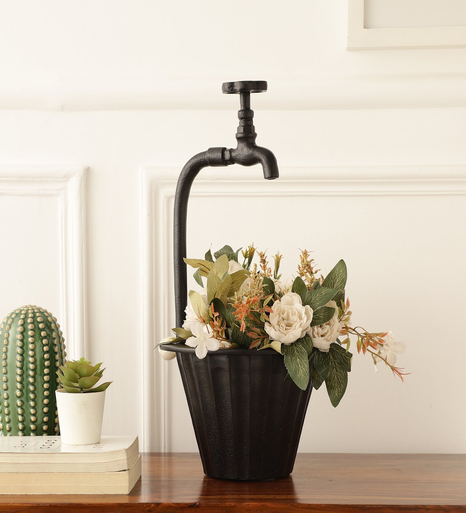 The Nal Planter in Black