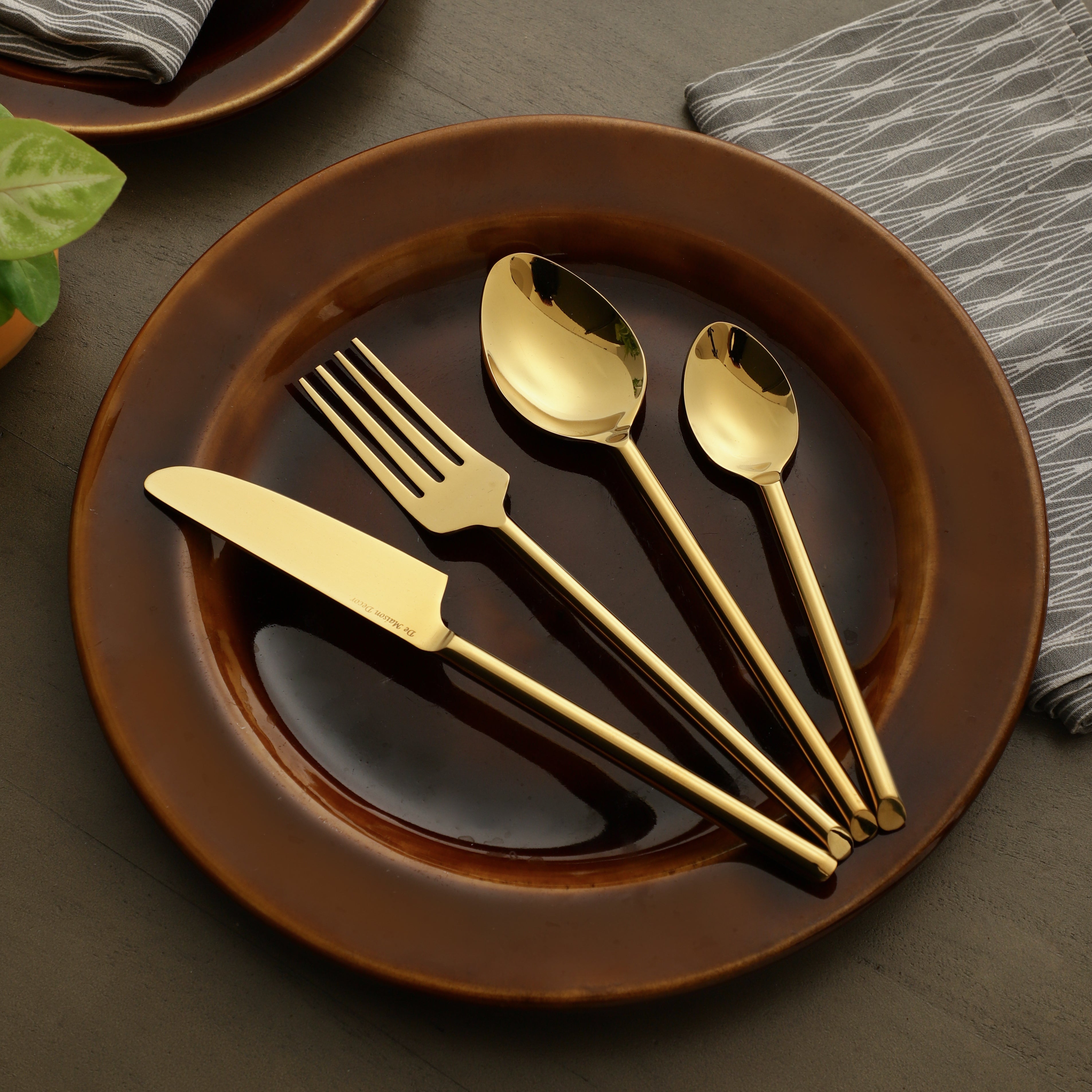 Sleek Cut Cutlery Set Gold