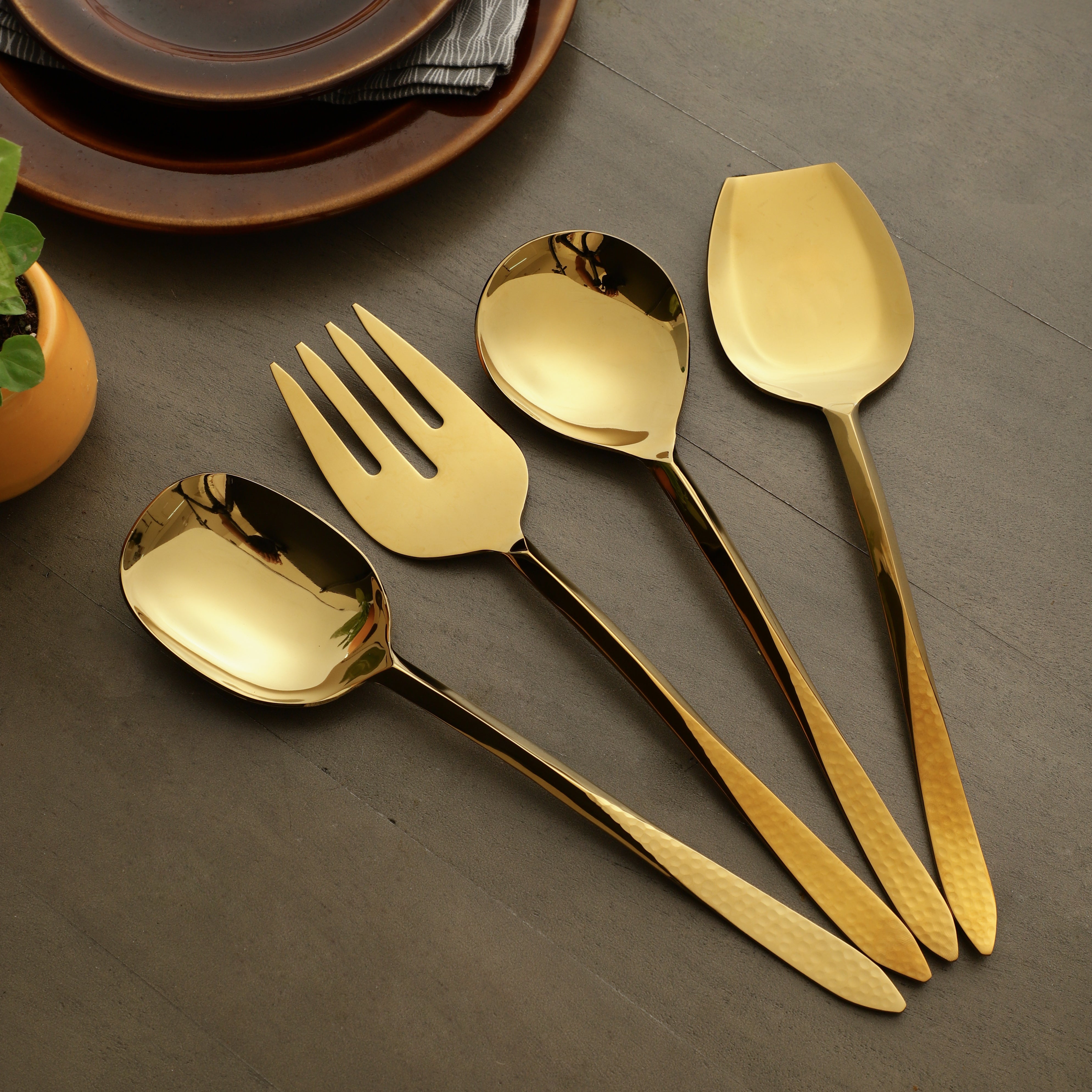 Dune Hammered Serving Set Gold
