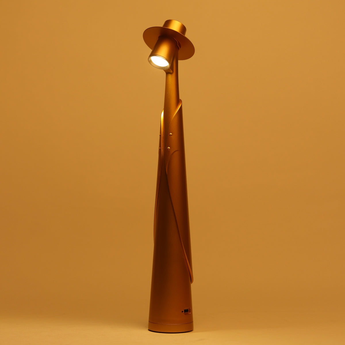 Baron Fedora Gold Table Lamp