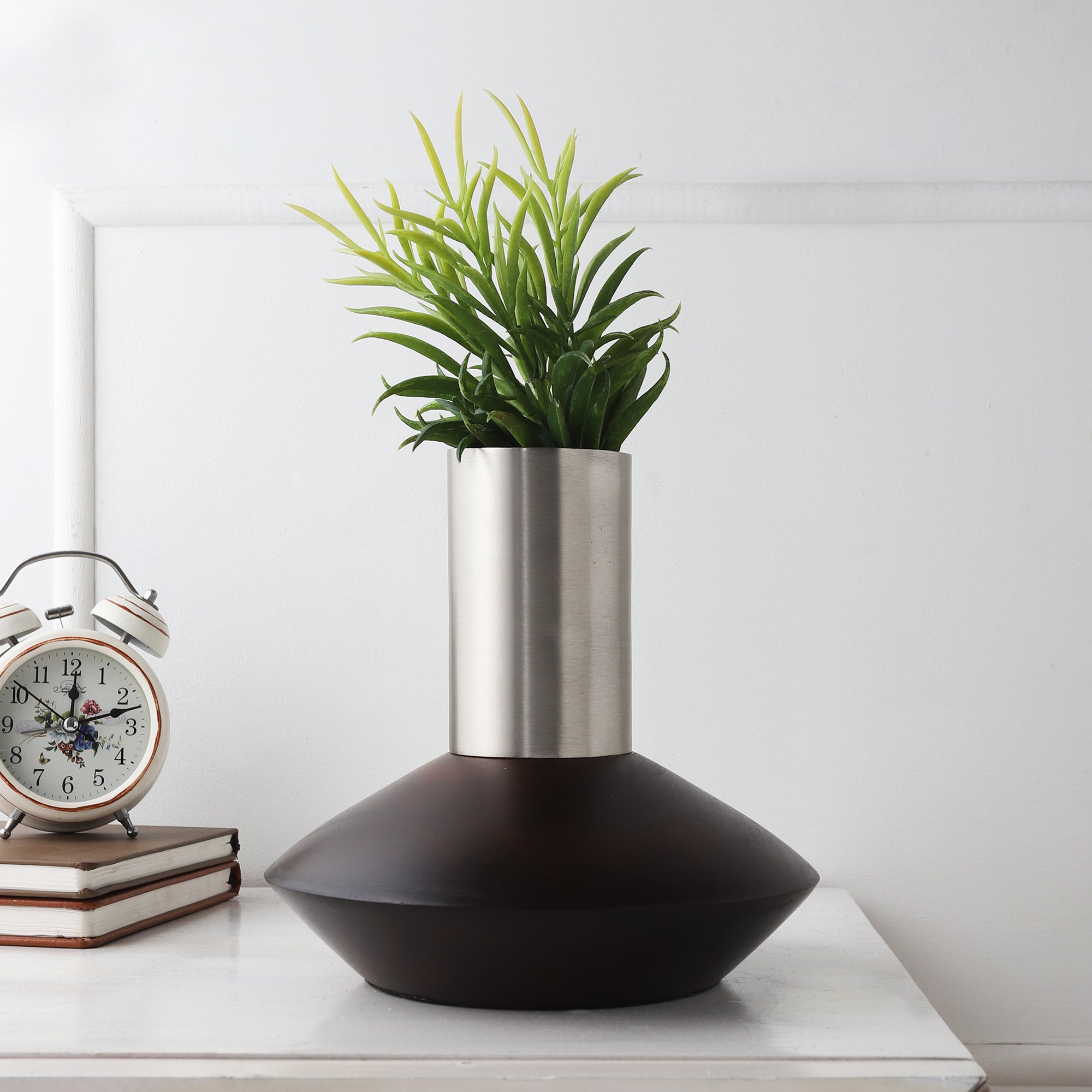 Short Deidra Vase Matt Silver & Black wood