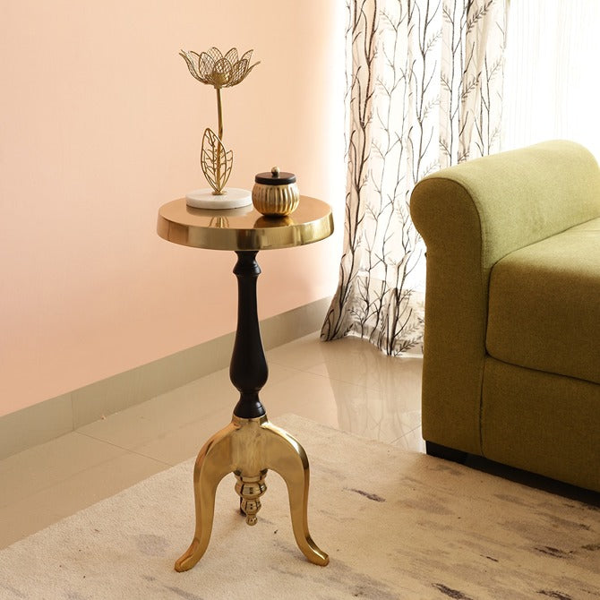 Side table, end table, accent table, sofa side table, bedside table, living room side table, modern end table, decorative side table, compact side table, corner table.